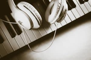 jouer piano au casque